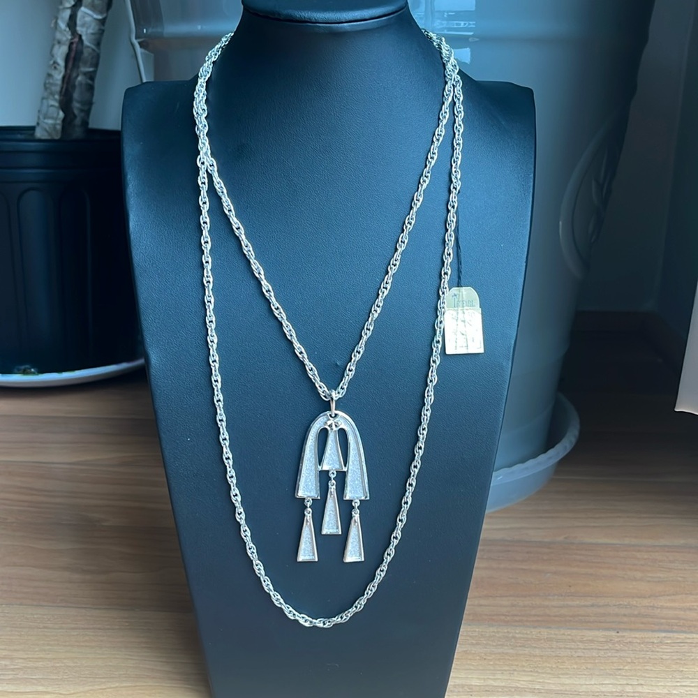 Vintage CROWN TRIFARI silvertone statement necklace